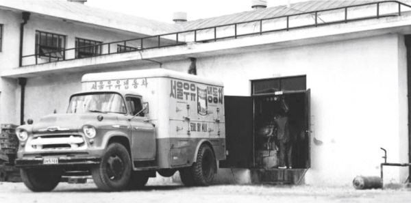 1960년대 후반 제품운반용 냉장차량 도입. 사진=서울우유.