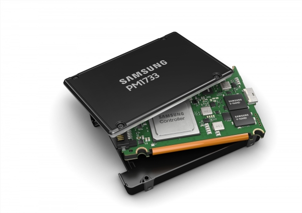 초고용량 SSD 2.5인치_U.2｜삼성전자 제공